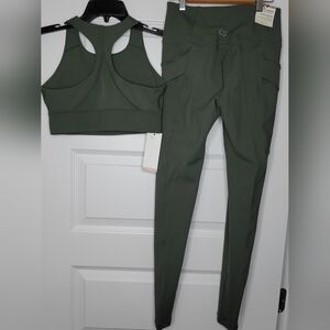 Athletic wear set